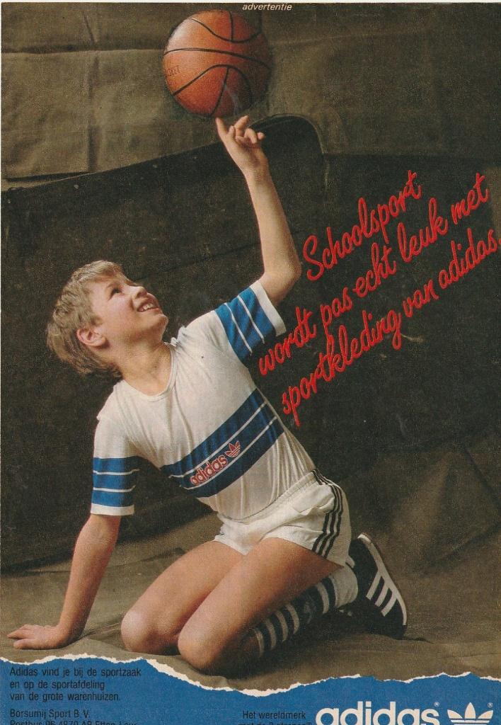 Retro reclame 1983 Adidas jongetje in sportkleding, Verzenden, Overige typen