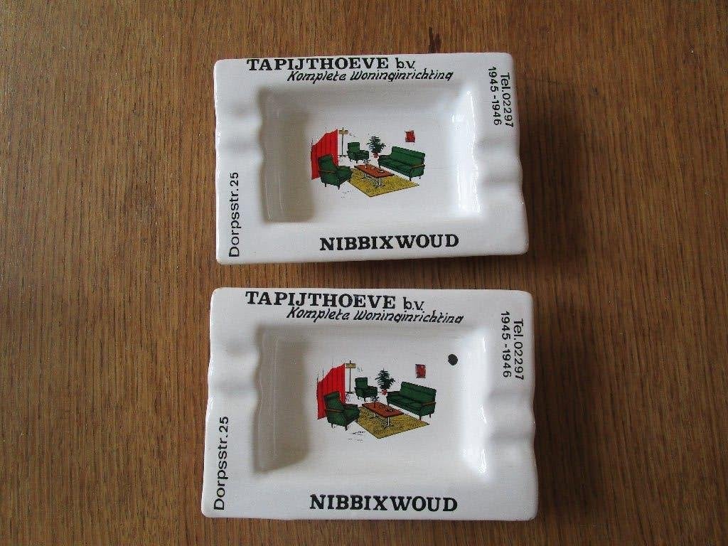 2 asbakken van voormalige Tapijthoeve Nibbixwoud, jaren 70, Ophalen of Verzenden, Gebruikt, Asbak