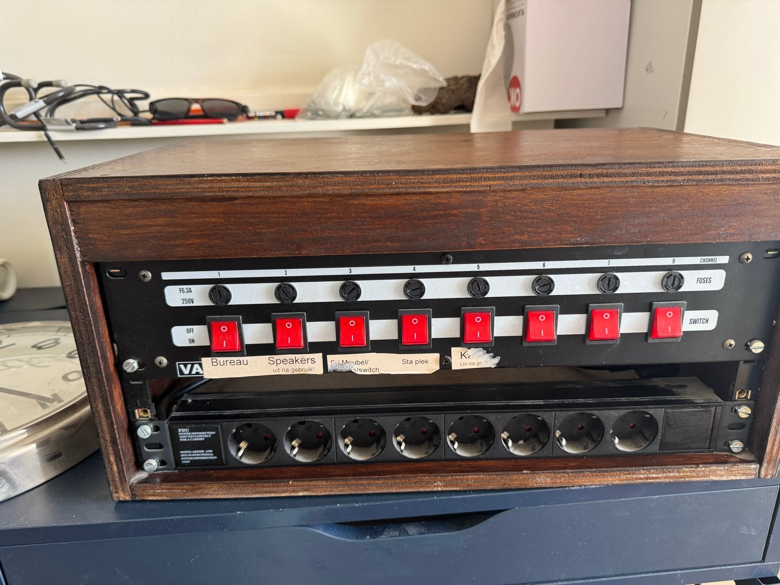 Zelfbouw 19 inch rack 4HE met PDU en schakelpaneel, Ophalen, Gebruikt, Overige instrumenten