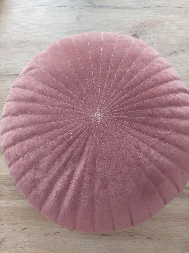 Rond roze fluwelen kussen met plooien, Ophalen of Verzenden, Zo goed als nieuw, Roze, Rond