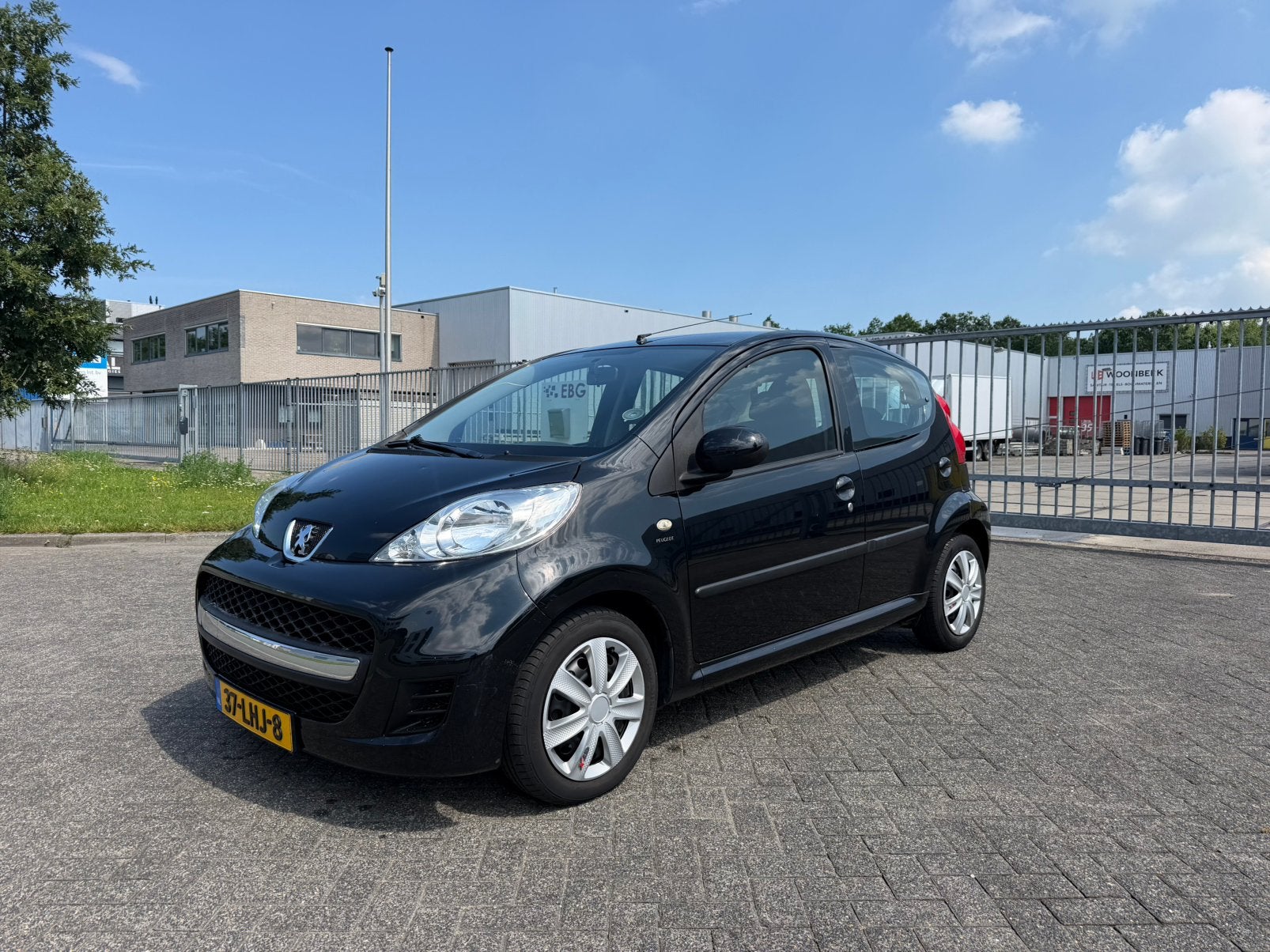 Peugeot 107 1.0 5DR 2010, APK, NAP, Airc, Elektrisch, Isofix, Voorwielaandrijving, Stof, Zwart, 4 stoelen
