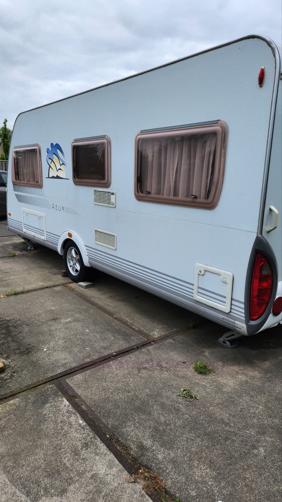 Knaus Azur caravan (2006) - Compleet en vertrekklaar!, Caravans en Kamperen, Caravans, Rondzit, Frans bed, Particulier, 5 tot 6 meter