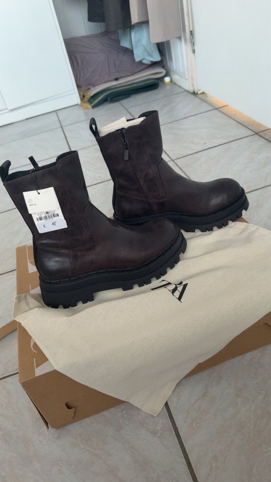 Zara laarsjes nieuw met prijskaartje!, Kleding | Dames, Schoenen, Ophalen, Nieuw, Bruin