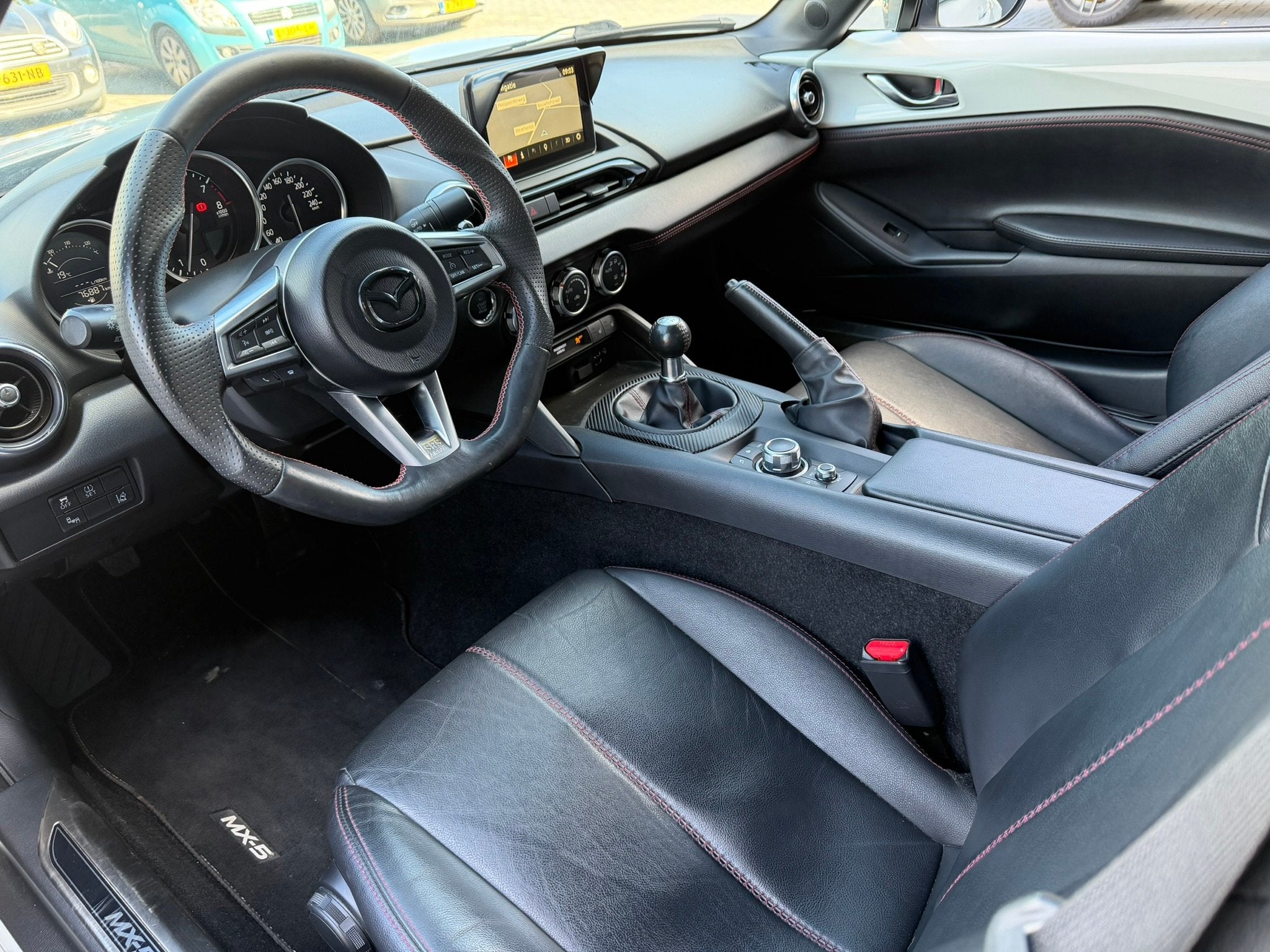 Mazda MX-5 1.5 SkyActiv-g Carplay / Bose (bj 2018), Keurmerk '100% Onderhouden', Gebruikt, Cabriolet, Wit