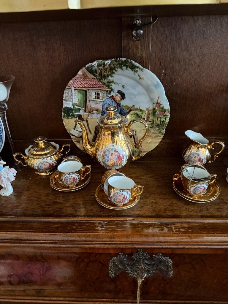 Koffieservies goudkleurig, Ophalen