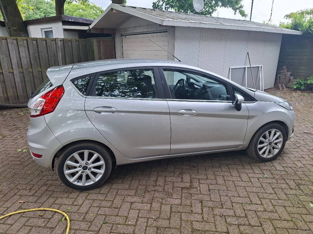 Ford Fiësta 1.0 Ecoboost 100pk 5dr 2017 Grijs, Voorwielaandrijving, Stof, Zwart, 100 pk