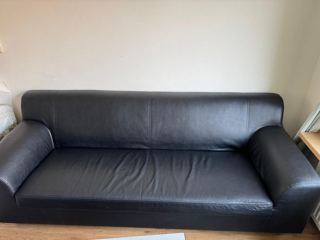 Zwarte leren 2-zits en 3-zits bank met salontafel, Ophalen, Gebruikt, 200 tot 250 cm, Vierpersoons of meer