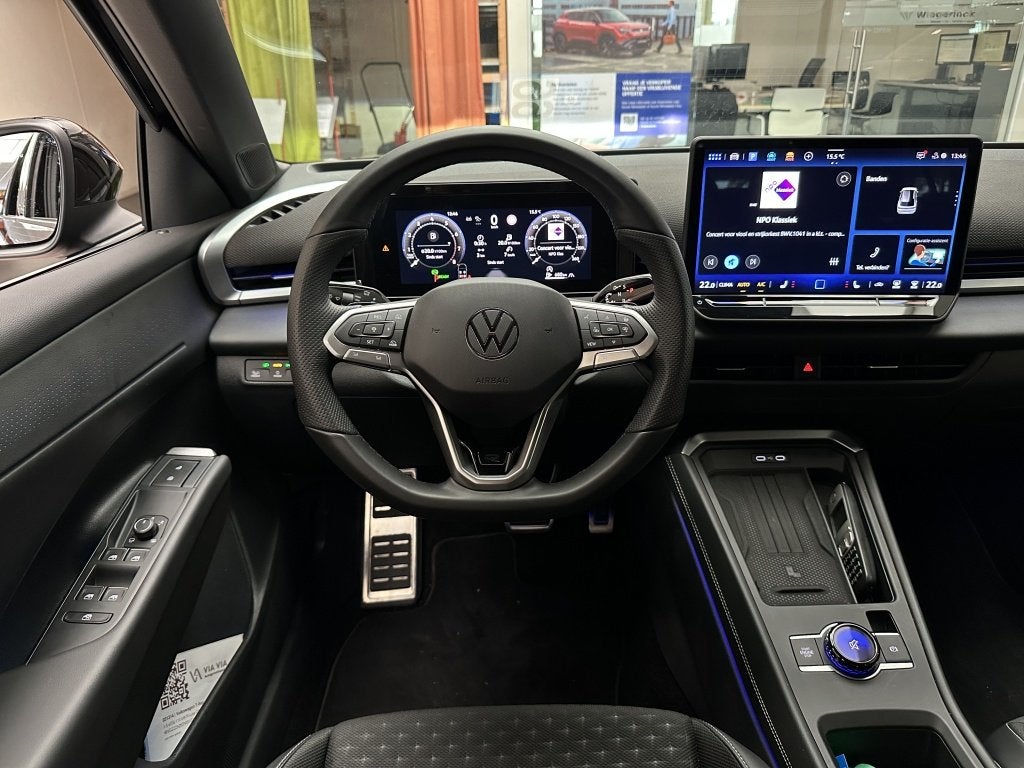 Volkswagen T-Roc 1.5 Hybrid R-line [ CAMERA | STUURWIELVERWA, Automaat, 12 maanden, Stof, Zwart