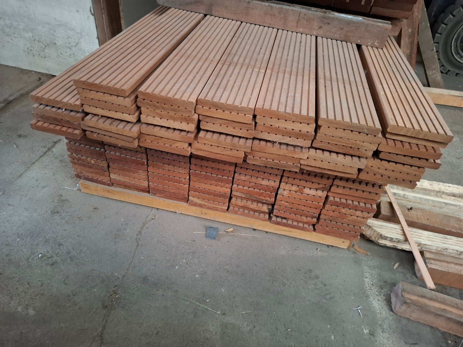 partij 36 st hardhout vlonderplanken 490 cm bezorgen mogelij, Tuin en Terras, Ophalen, Nieuw, A, Hout