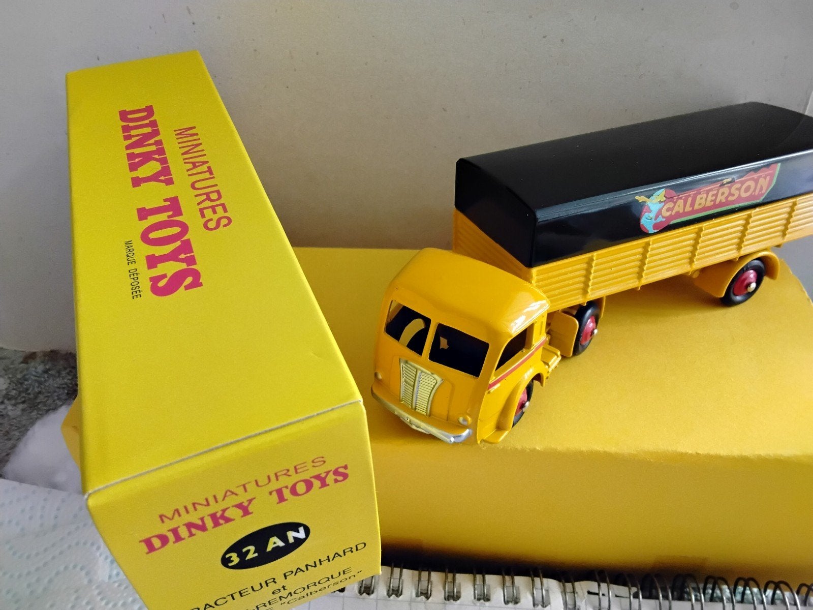 DINKY TOYS ATLAS TRACTEUR PANHARD ET SEMI-REMORQUE BACHËE, Muziek en Instrumenten, Ophalen of Verzenden, C-mondharmonica