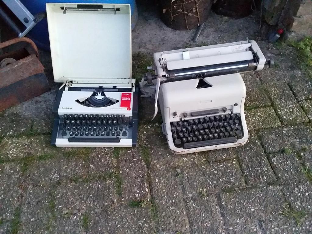 2 type machines Olympia traveler, Diversen, Typemachines, Ophalen of Verzenden, Gebruikt