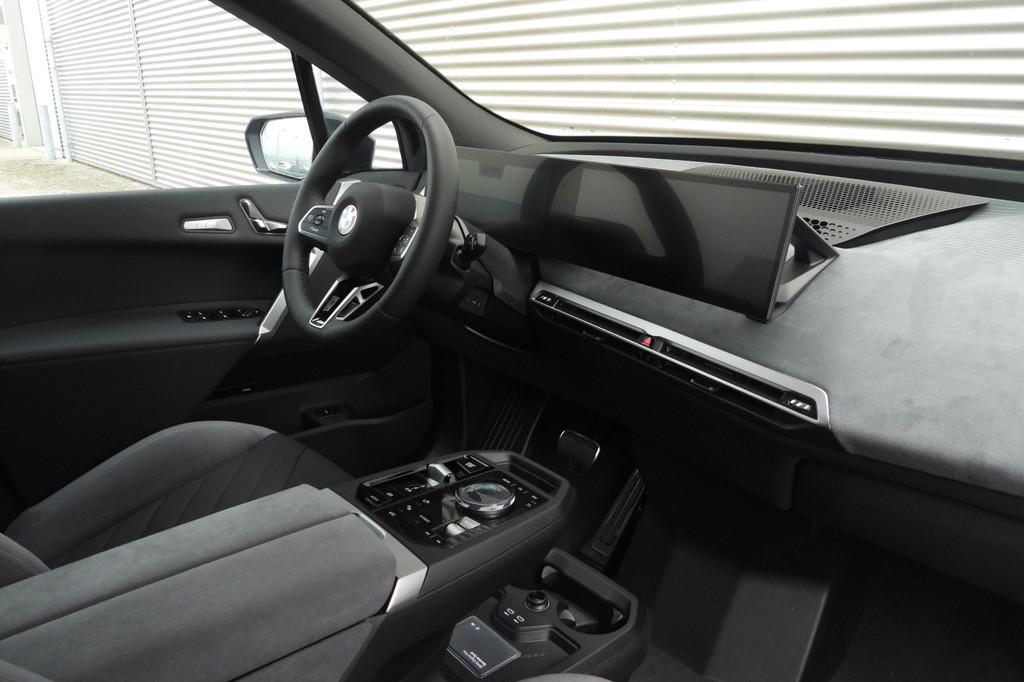 BMW iX xDrive60 / Trekhaak / Parking Assistant Professional, Automaat, IX, Zwart, Leder