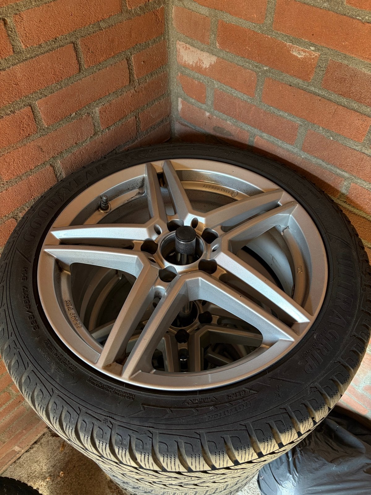 Winterbanden Mercedes 225/45/17 met velgen, Ophalen, Gebruikt, Banden en Velgen, 17 inch