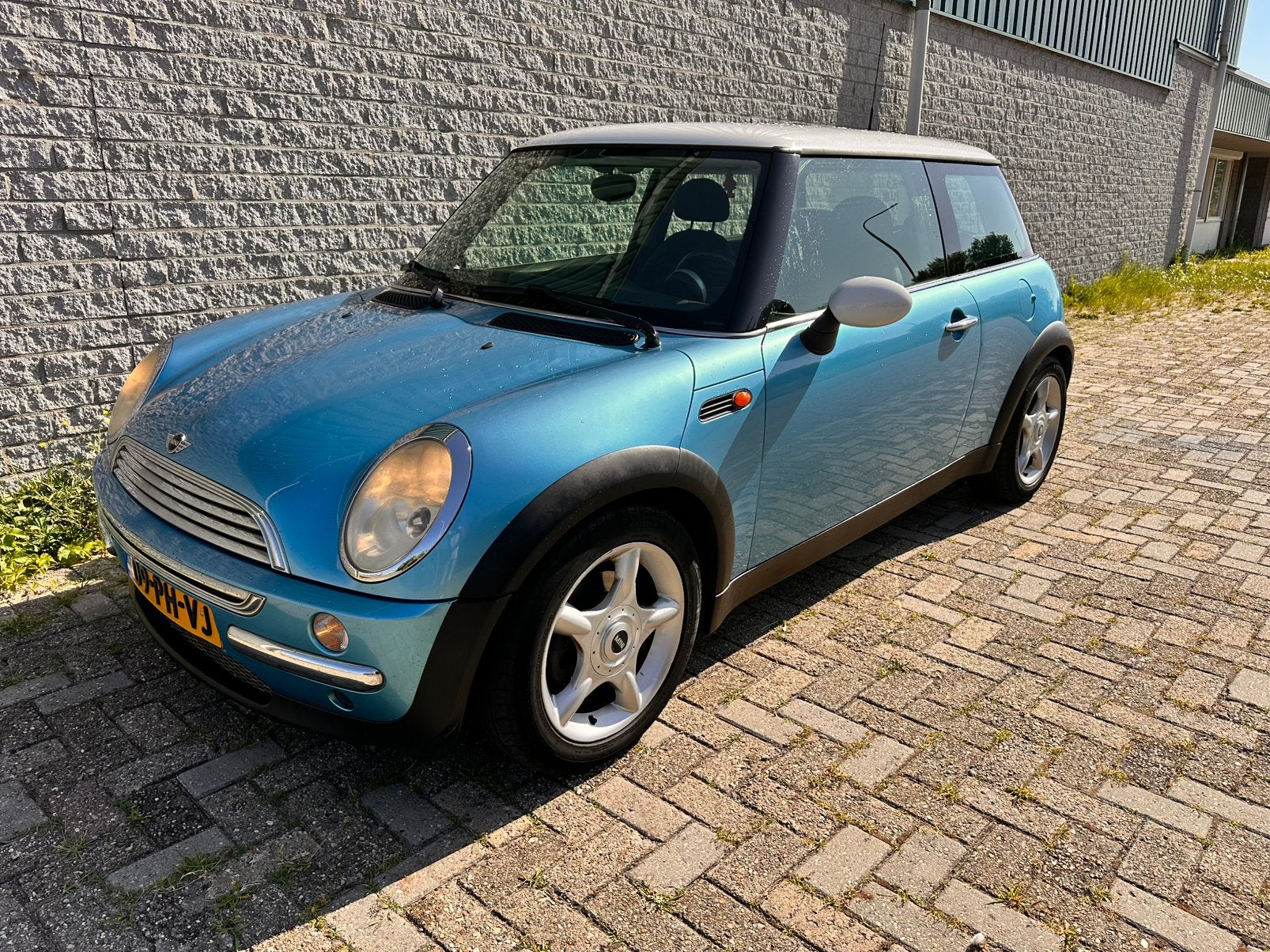 Mini 1.6 16V Cooper 2004 Blauw, Auto's, Voorwielaandrijving, Zwart, 4 cilinders, Origineel Nederlands