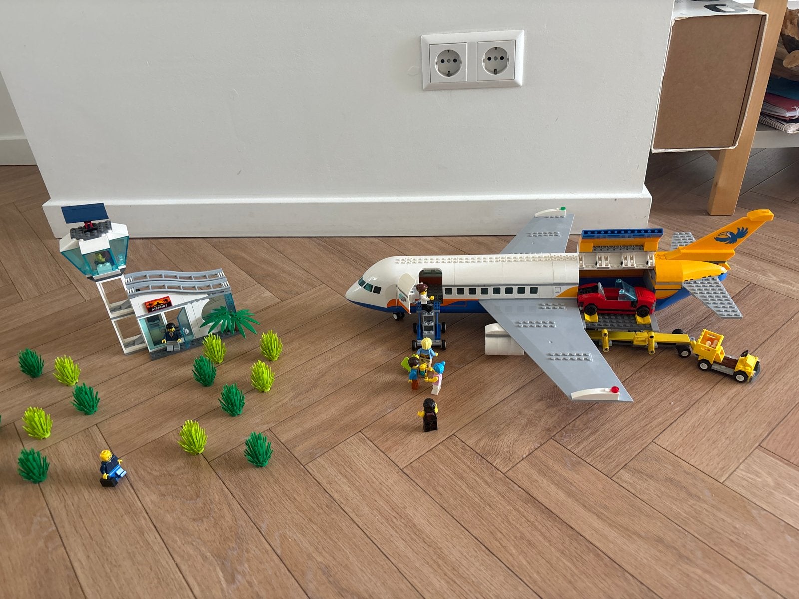 LEGO City Passagiersvliegtuig 60262 met luchthaven, City, Lego, Ophalen of Verzenden, Zo goed als nieuw