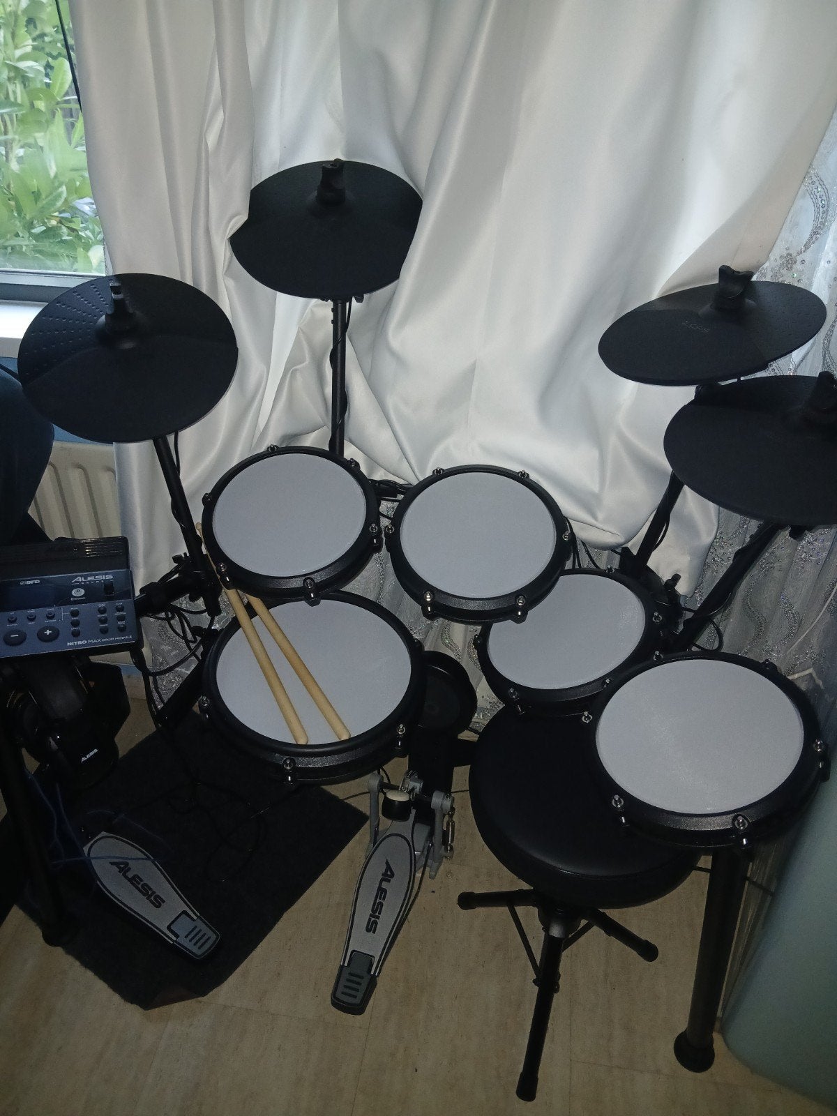 Alesis Nitro Max elektronisch drumstel - te huur, Muziek en Instrumenten, Ophalen, Zo goed als nieuw, Overige merken, Elektronisch