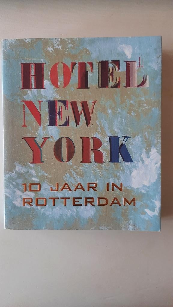 Hotel New York - 10 jaar in Rotterdam, Ophalen of Verzenden, Zo goed als nieuw, Maria Heiden -  Andrea Piersma