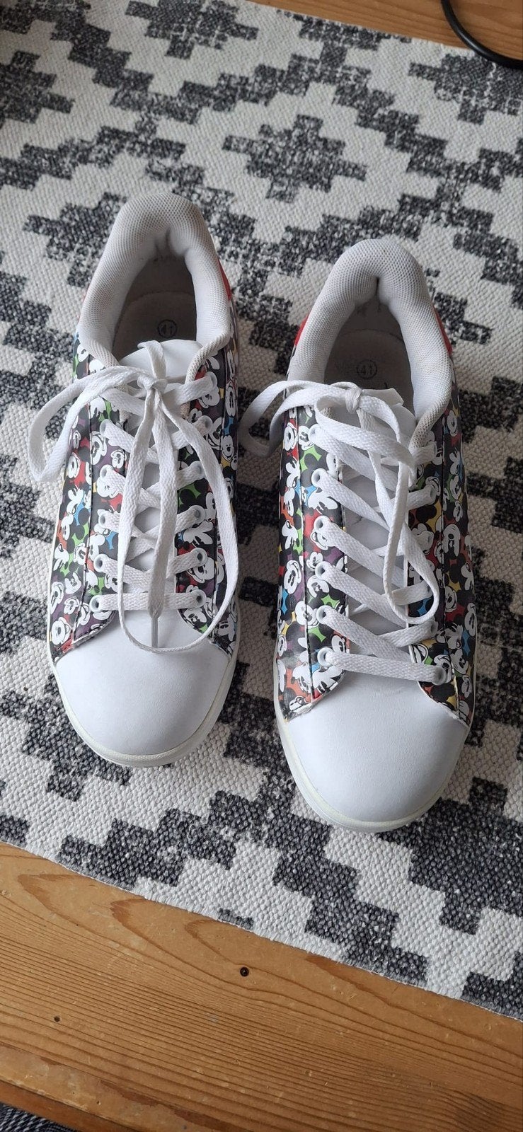 Disneyland sneakers Mickey Mouse maat 41 
Gekocht in Disney, Wit, Ophalen of Verzenden, Disneyland, Sneakers of Gympen