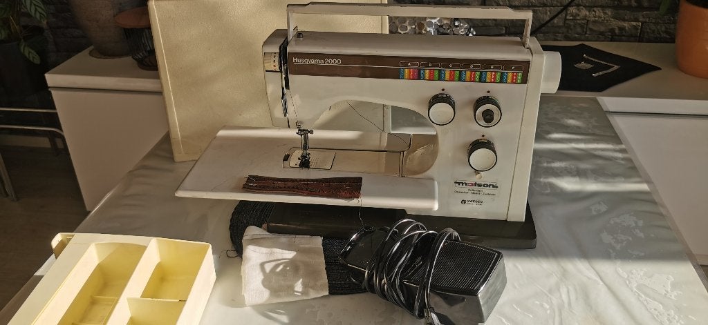 Naaimachine Husqvarna 2000 6440, Ophalen of Verzenden, Gebruikt, Naaimachine, Husqvarna