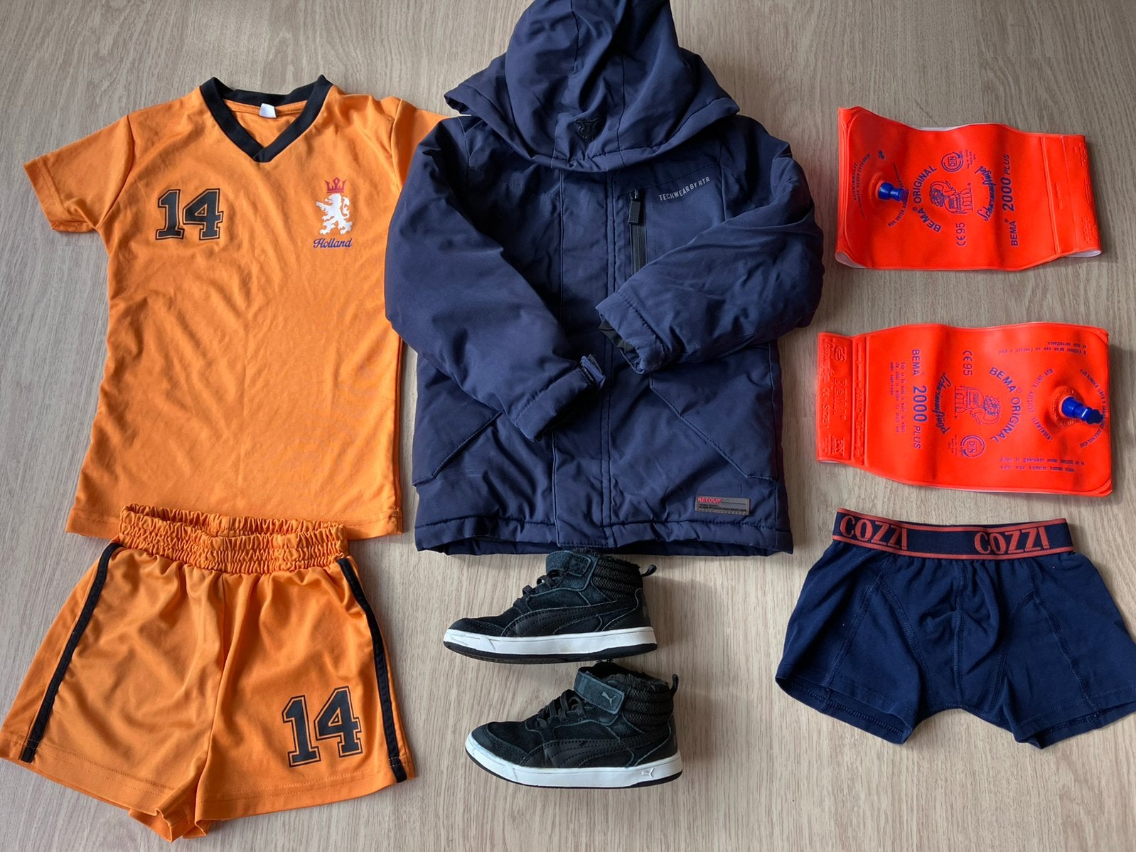 Jongens voetbalpakje/ kledingpakket 98-104, Ophalen of Verzenden, Zo goed als nieuw, Maat 98