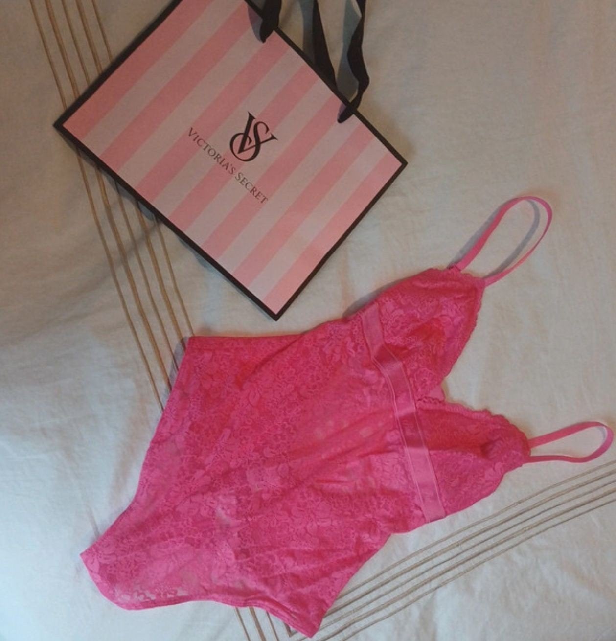 Nieuwe roze kanten body van Victoria's Secret Pink, Kleding | Dames, Victoria's Secret Pink, Ophalen of Verzenden, Roze, Body of Korset