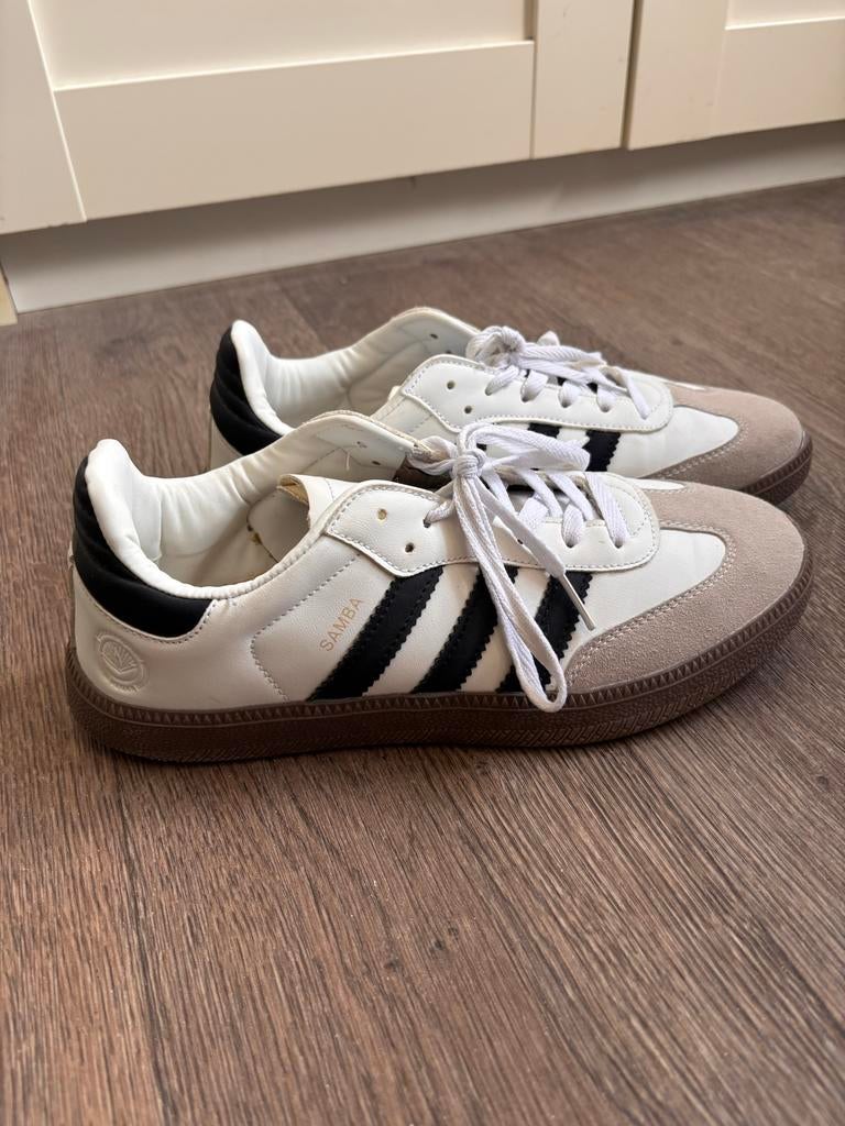 Witte sneakers met zwarte details, maat 41, Kleding | Dames, Schoenen, Verzenden, Wit, Sneakers of Gympen, Gedragen