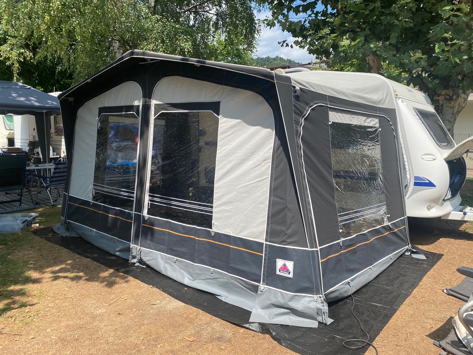 Hobby de luxe 400 SF uit 2004 met voortent en luifel, Hobby, Treinzit, Particulier, 5 tot 6 meter
