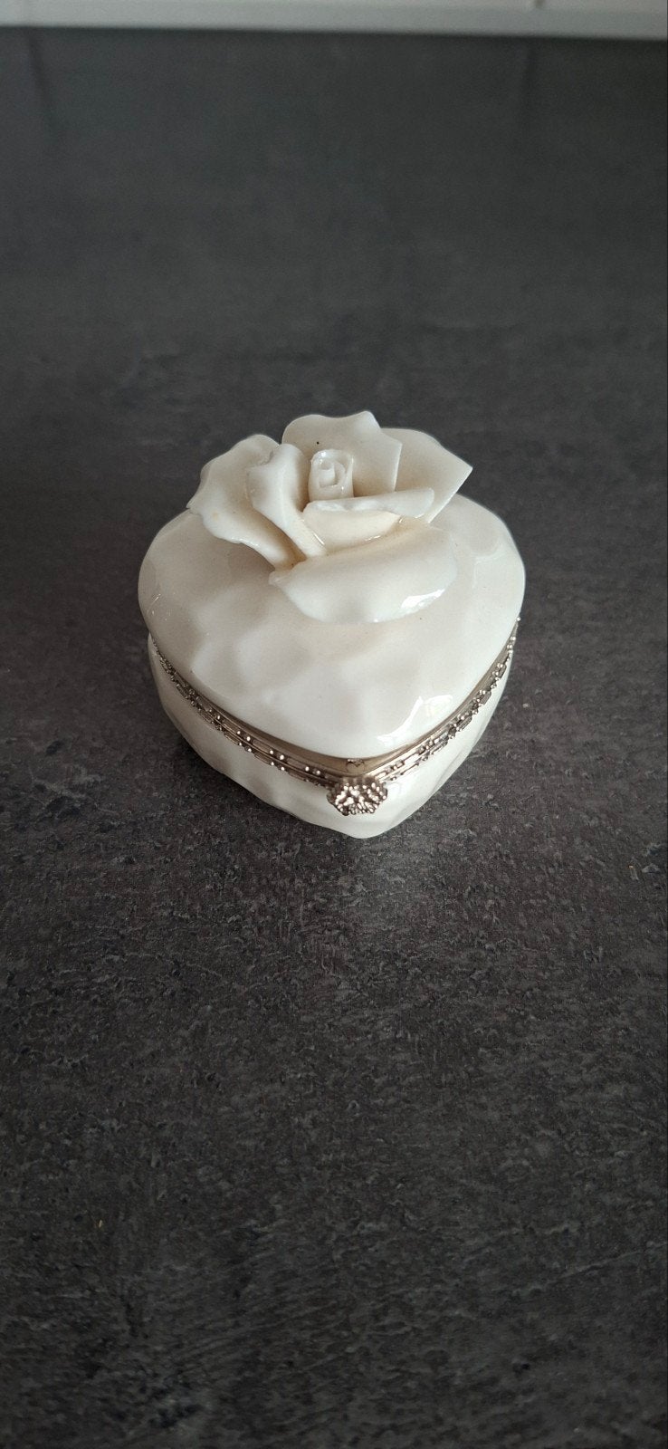 Vintage porseleinen (pillen)doosje, Ophalen of Verzenden