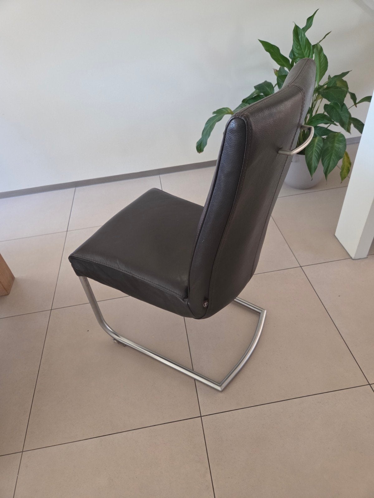 6 lederen stoelen met RVS onderstel., Ophalen, Gebruikt, Bruin, Vijf, Zes of meer stoelen