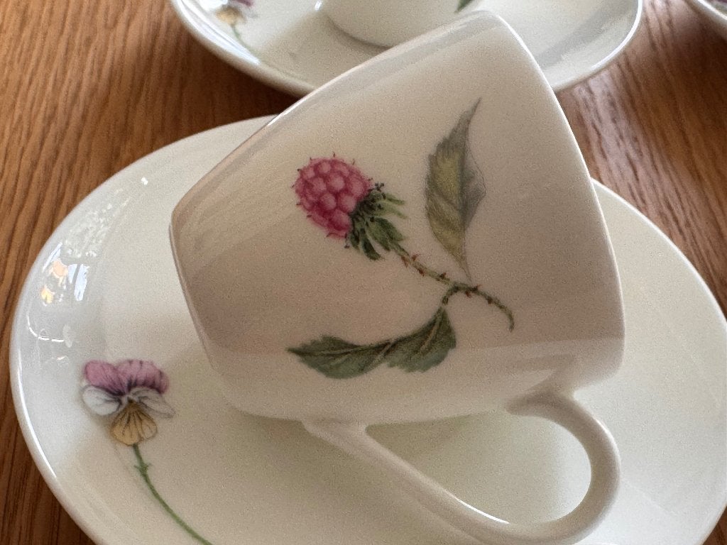 Villeroy & Boch Anmut Wildberries – 4 Espresso kop & schotel, Ophalen of Verzenden, Zo goed als nieuw, Porselein, Kop en/of schotel