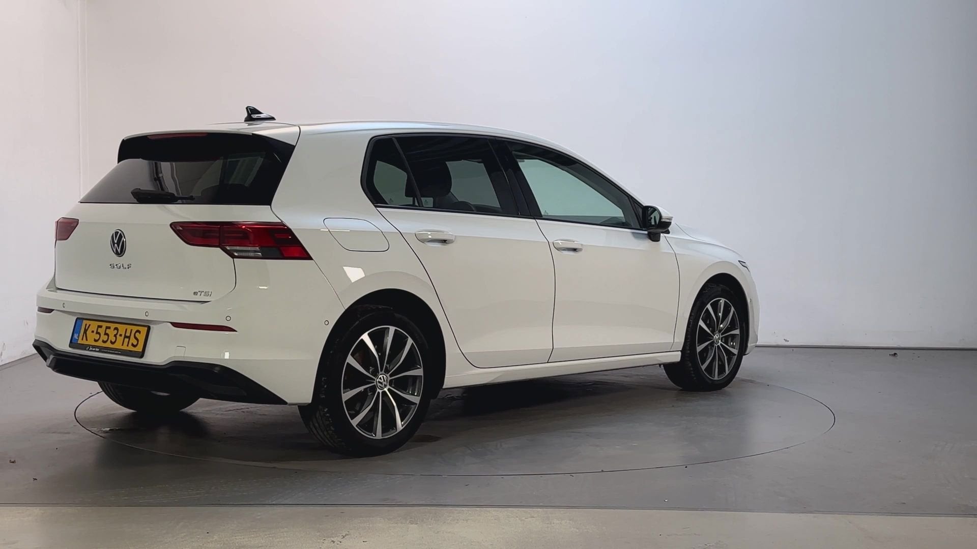 Volkswagen Golf 1.0 eTSI DSG Life Business Alcantara Sfeerve, Gebruikt, Met garantie (alle), Alcantara, Bedrijf