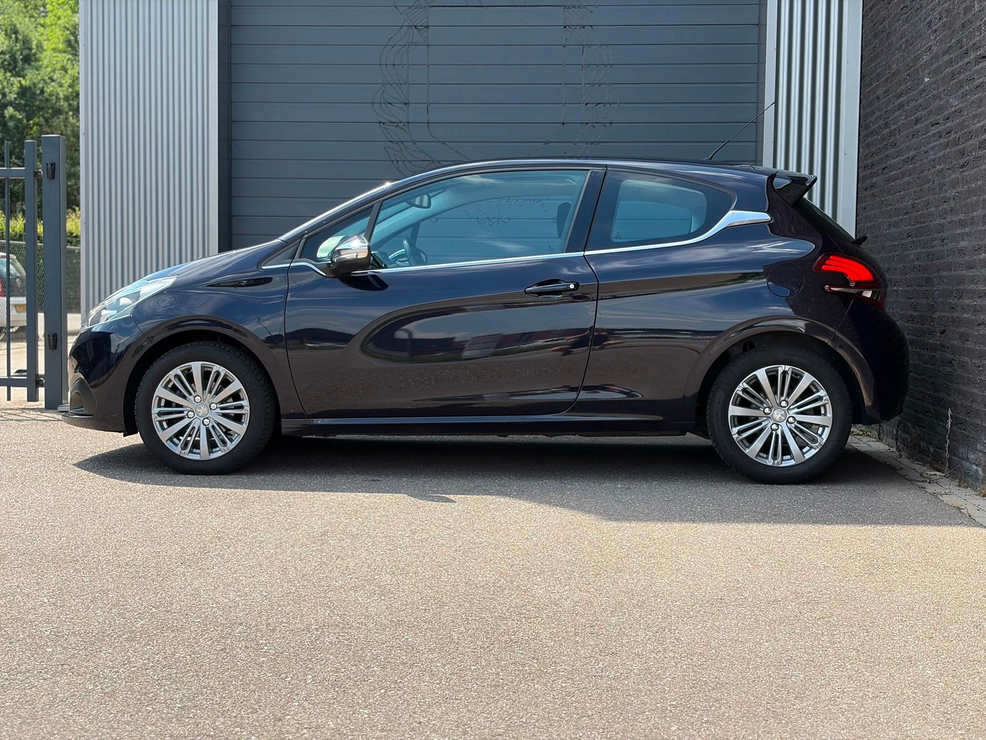Peugeot 208 1.6 BlueHDi Allure Camera|Sensor|Ecc, Voorwielaandrijving, Stof, Gebruikt, Euro 6