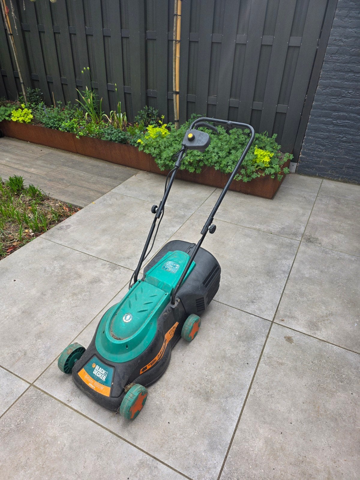 Black & Decker elektrische grasmaaier met opvangbak, Ophalen, Cirkelmaaier, Gebruikt, Elektrische grasmaaier