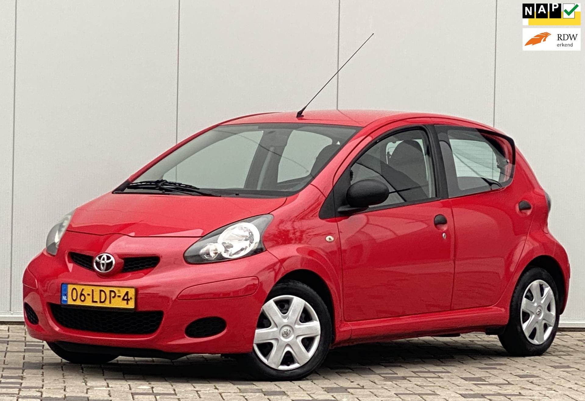 Toyota Aygo 1.0-12V Access 5 DEURS AIRCO NAP 2 EIGENAREN DEA, Voorwielaandrijving, Gebruikt, 4 stoelen, Startonderbreker