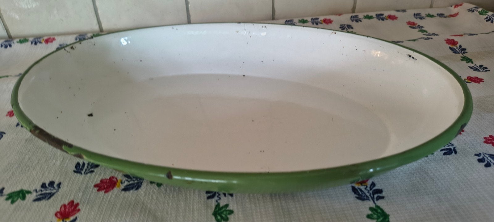 Vintage geëmailleerde schaal - wit met groene rand, Ophalen