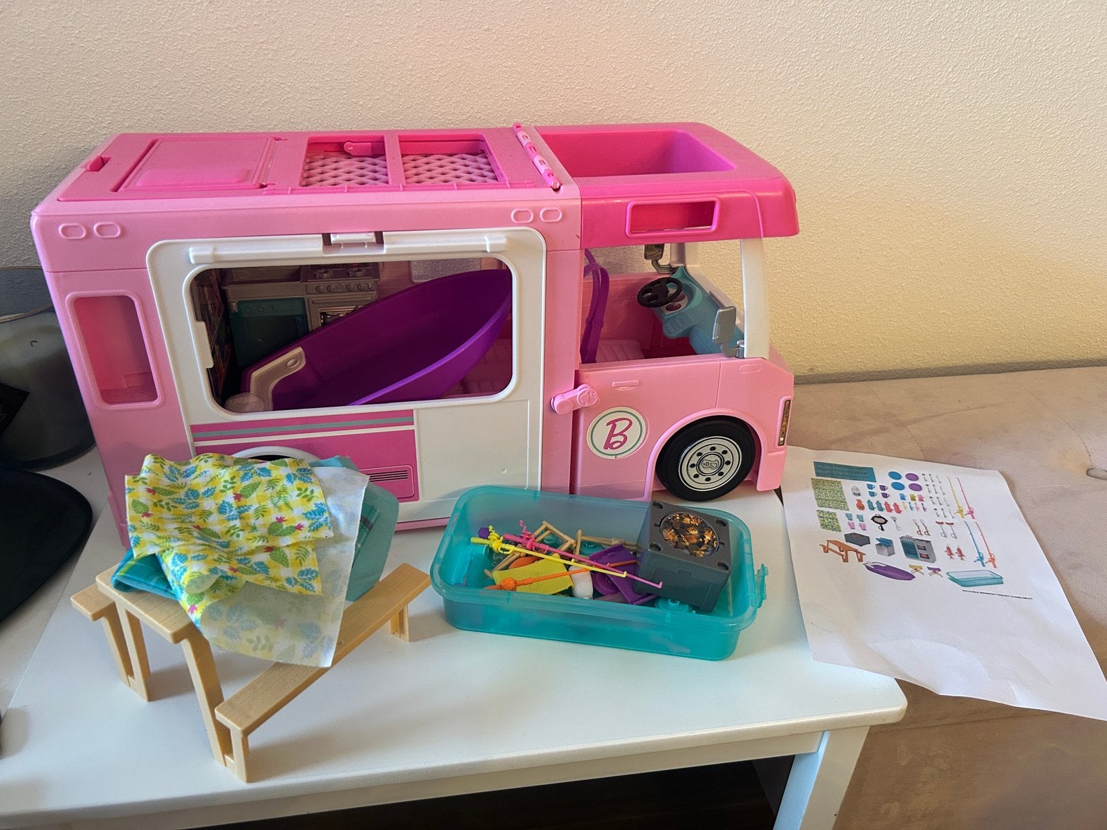Barbie 3 in 1 Camper, Ophalen, Zo goed als nieuw, Toebehoren