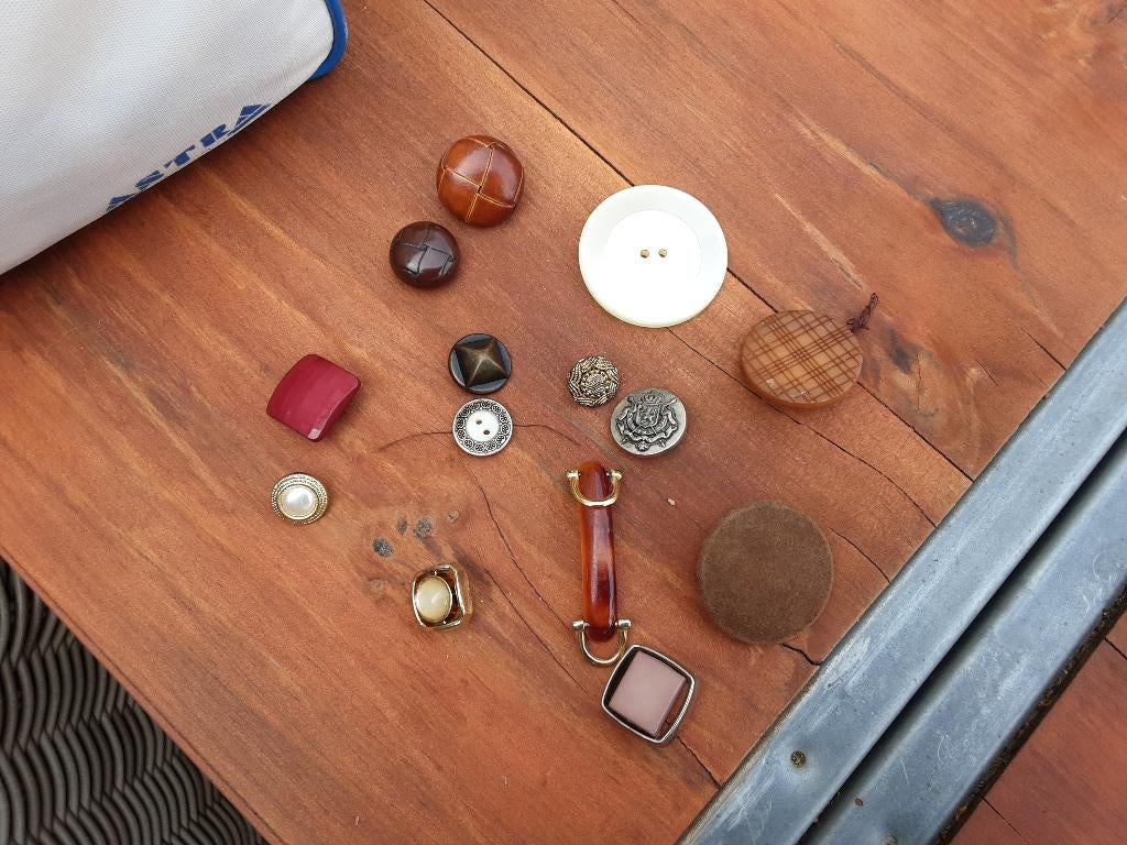 Knopen, Hobby en Vrije tijd, Naaien en Fournituren, Ophalen, Gebruikt, Knoop of Knopen