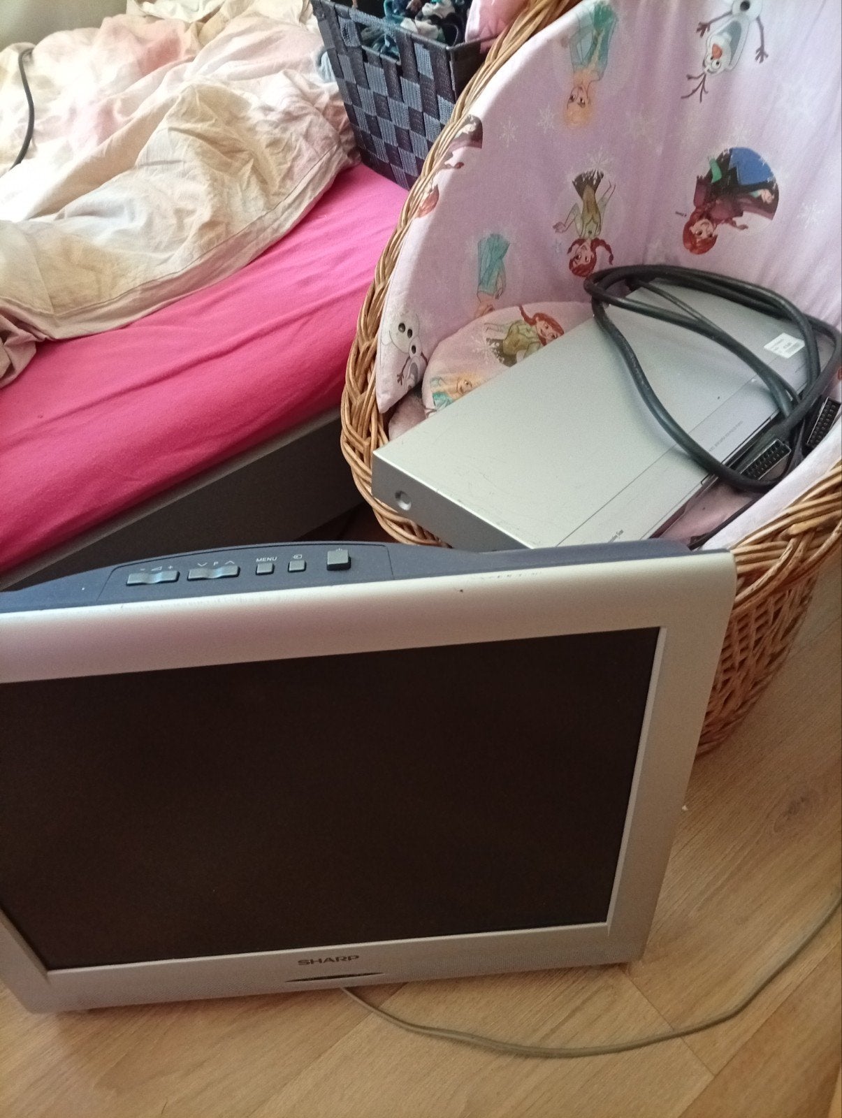 Sharp LCD TV met afstandsbediening en DVD-speler, Ophalen, Gebruikt, 50 Hz, 40 tot 60 cm