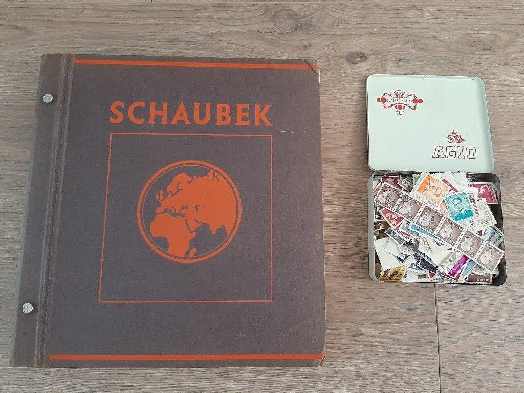 Schaubek postzegelalbum met postzegels en blikje, Verzenden, Buitenland
