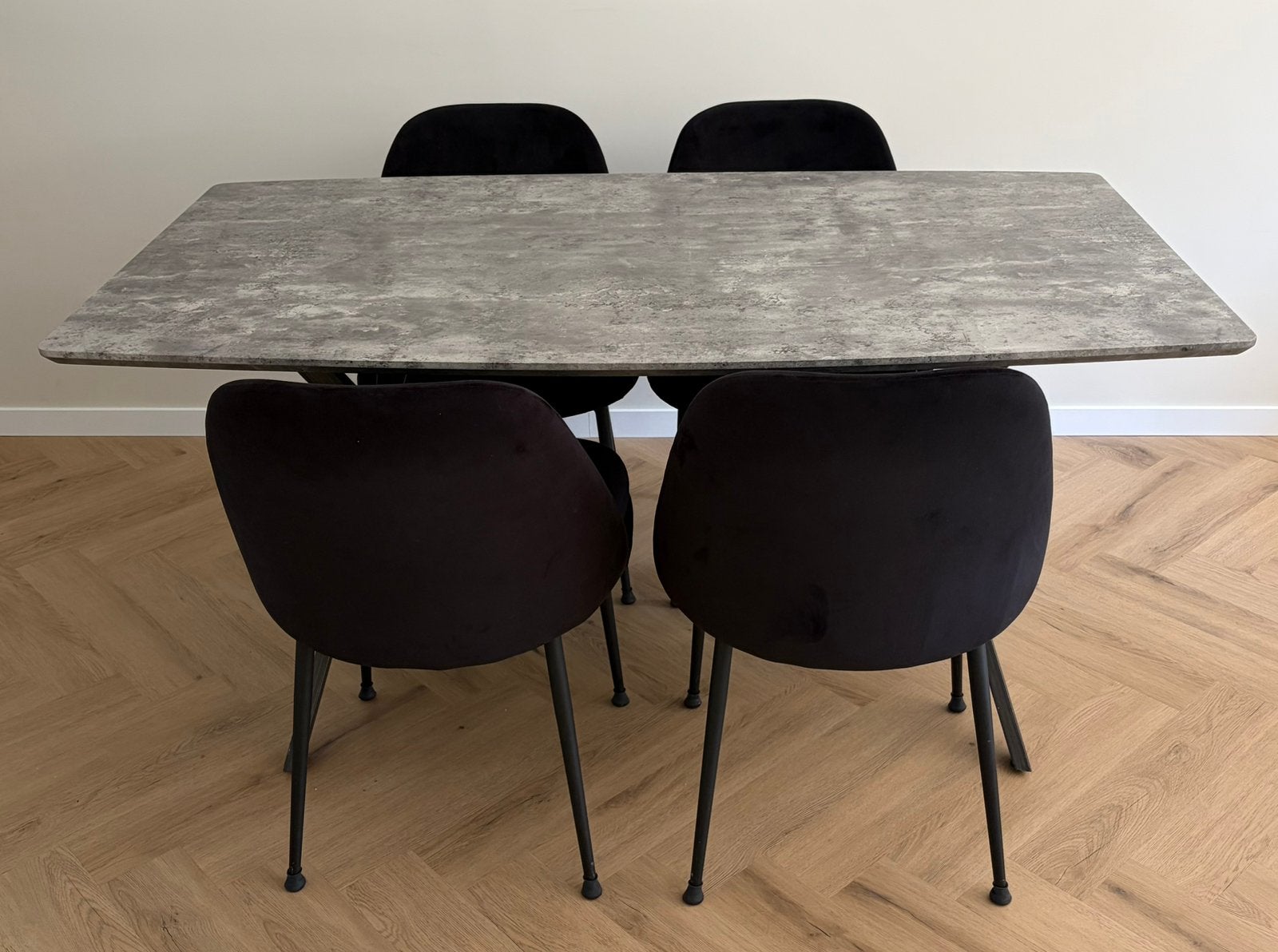 Eettafel met zwarte stoelen, Ophalen, Zo goed als nieuw, 4 tot 6 stoelen