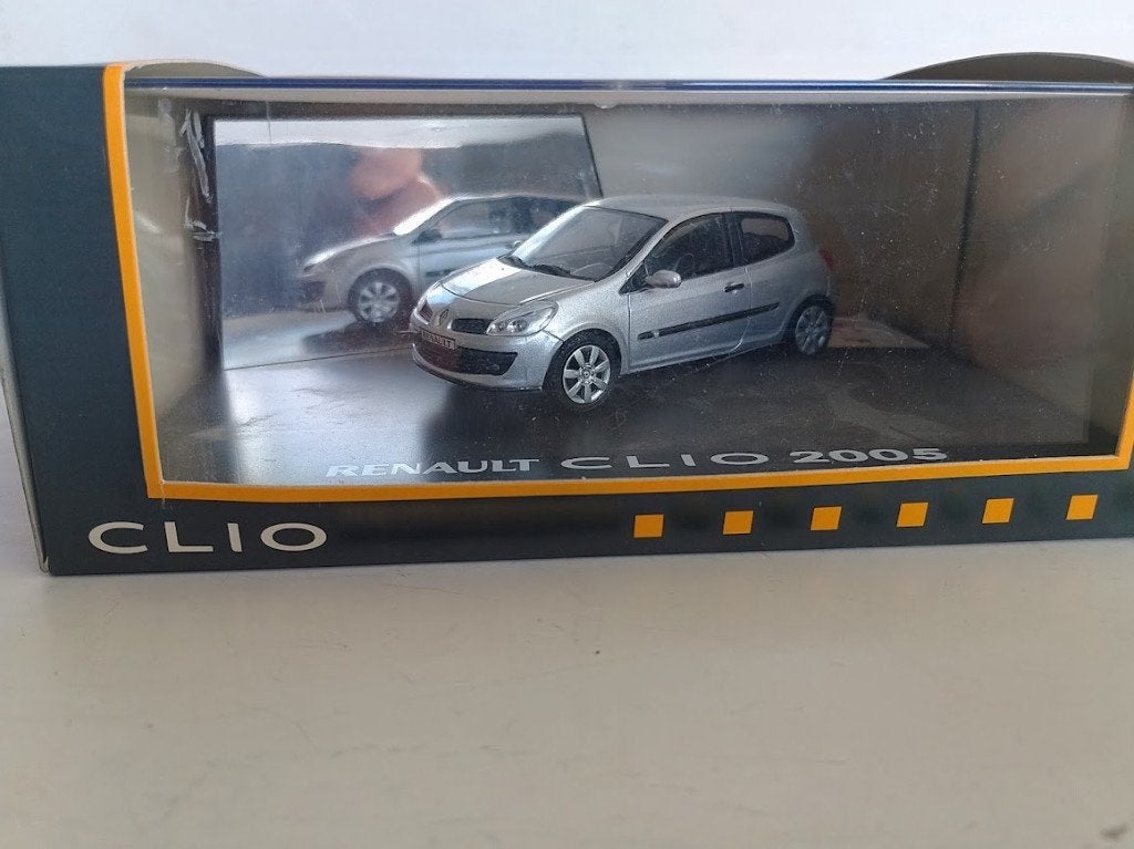 Renault Clio 2005 , 1:43 , dealerverpakking, Eligor, Hobby en Vrije tijd, Modelauto's | 1:43, Ophalen of Verzenden, Nieuw, Auto