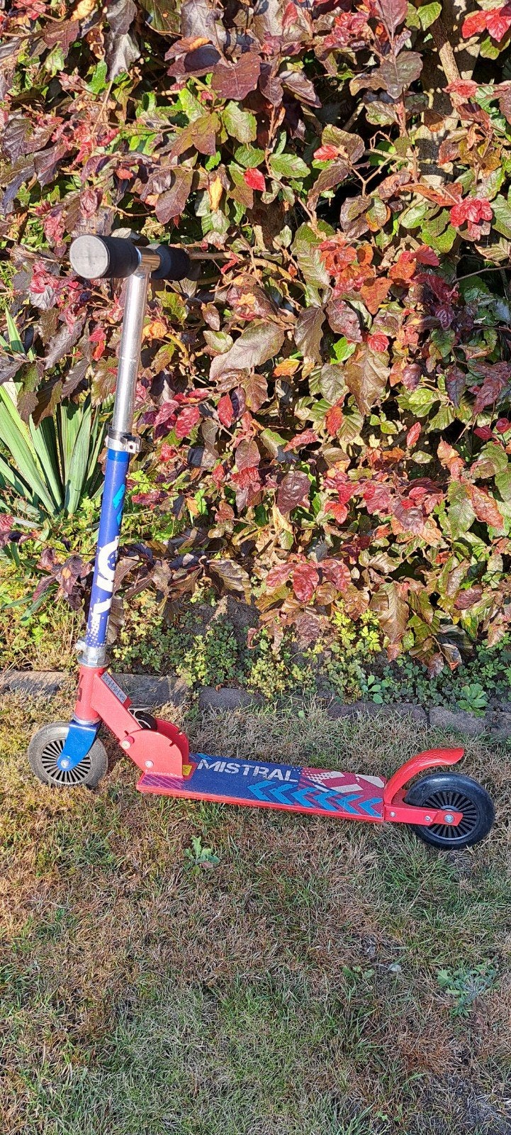 Step kinderen. Mistral. Blauw/ rood, Ophalen, Zo goed als nieuw