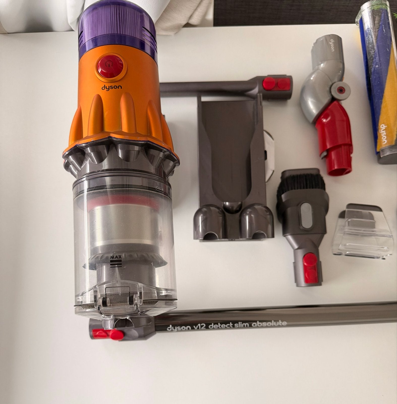 Dyson V12 Detect Slim Absolute steelstofzuiger, Witgoed en Apparatuur, Stofzuigers, Gebruikt, Steelstofzuiger, Dyson, Draadloos