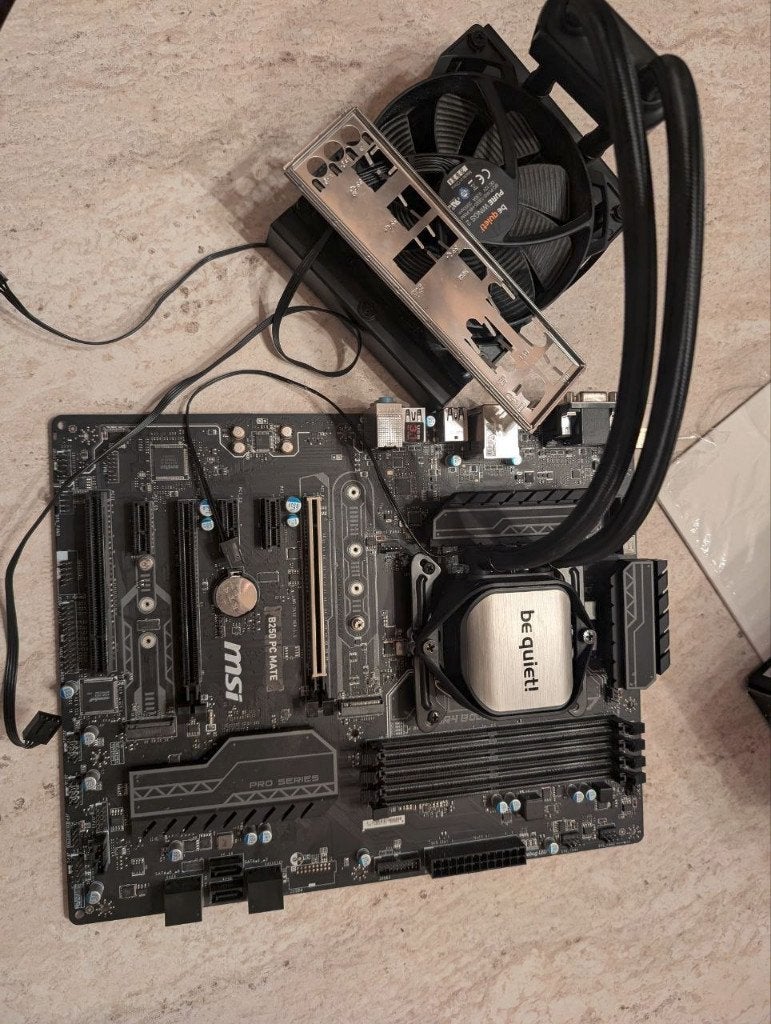 MSI B250 PC MATE + Intel i5-7500 + waterkoeling, Computers en Software, Gebruikt, LGA 1151, DDR4, Ophalen of Verzenden