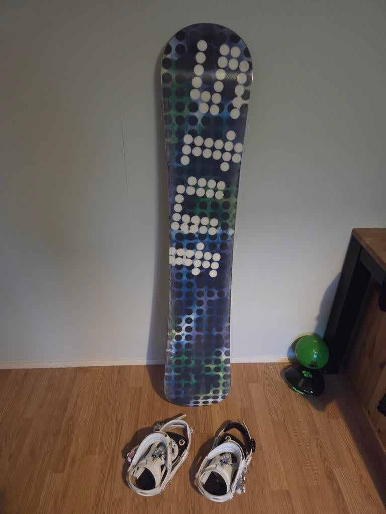 Snowboard met bindingen - Amberboard, Sport en Fitness, Snowboarden, Ophalen of Verzenden