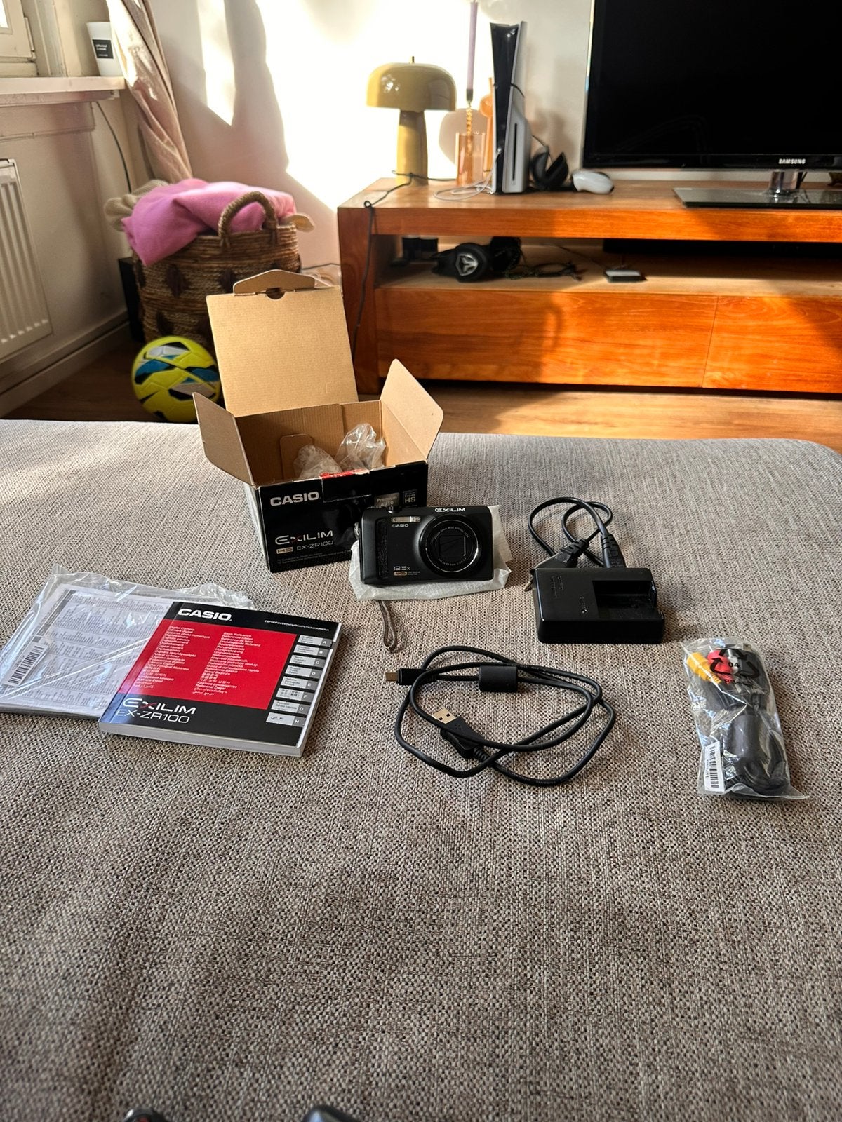 Casio Exilim EX-ZR100 Digital Camera 12.5x Zoom Y2K Digicam, 12 megapixels, Nieuw, Ophalen of Verzenden, Compactcamera