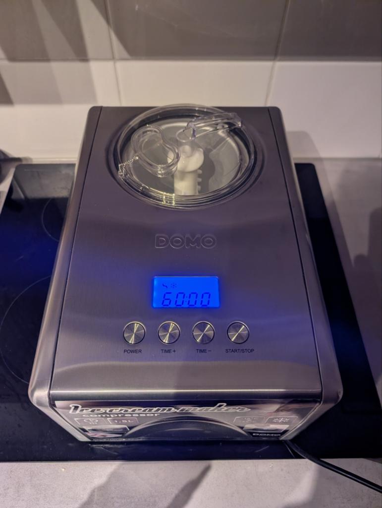 Domo ijsmachine met Compressor - Zelfvriezend, Ophalen, Zo goed als nieuw, Zelfvriezend