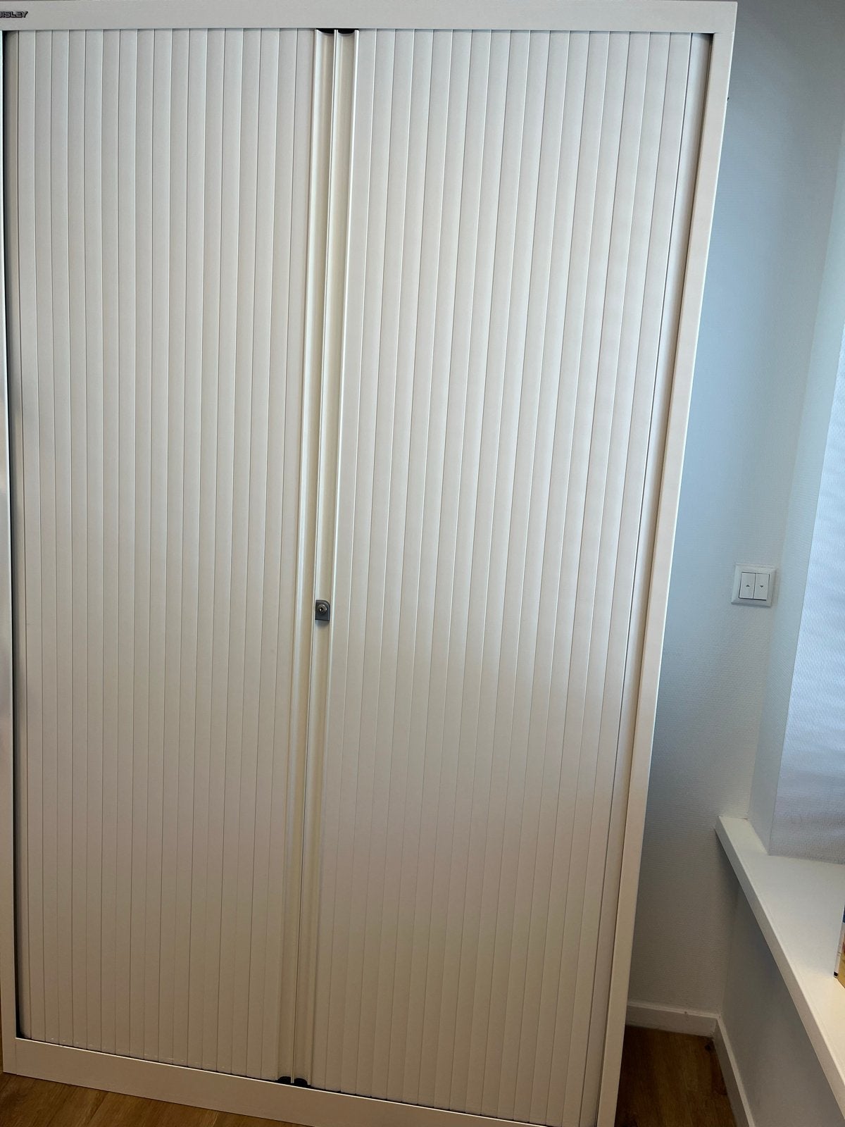 Bisley roldeurkast wit staal 198x120x43 4 legborden, Huis en Inrichting, Kasten | Roldeurkasten en Archiefkasten, Ophalen, 100 tot 150 cm
