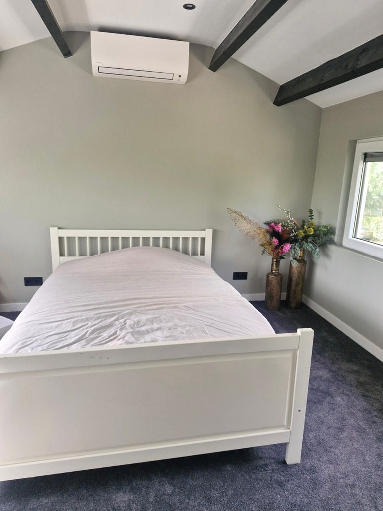 Wit houten bedframe 140x200 cm, Huis en Inrichting, Slaapkamer | Bedden, Ophalen, Gebruikt, Wit, Modern landelijk