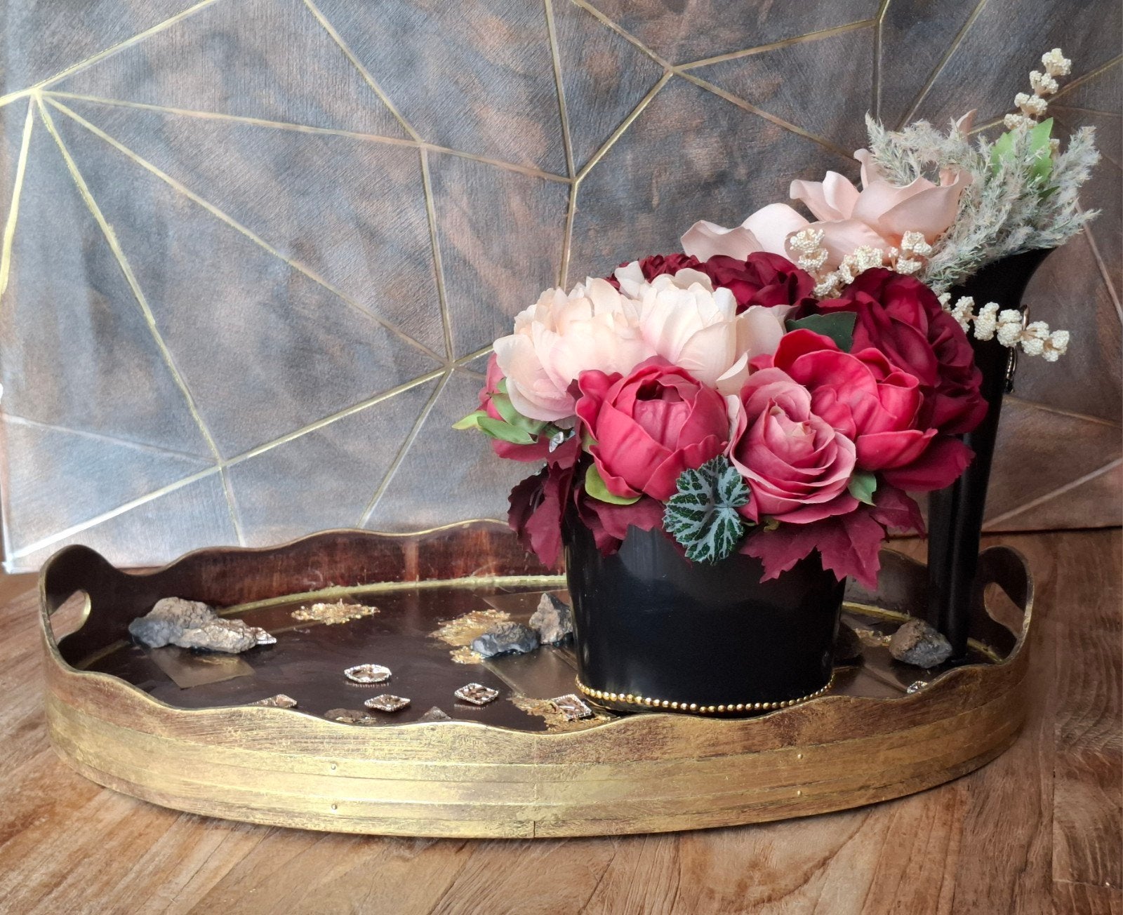 HIGH HEEL GOLD & BURGUNDY | Hotel Chic | Met zijden bloemen, Ophalen, Nieuw